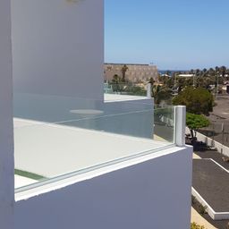 Tiro Glass Carpintería y Cristalería terraza con baranda en vidrio